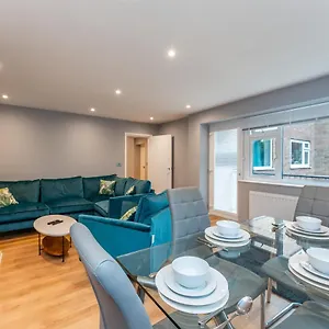 Apartment Stylish 2 Bedroom In Bournemouth, 500m From, Bournemouth